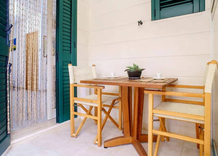 Atenaion מלון דירות